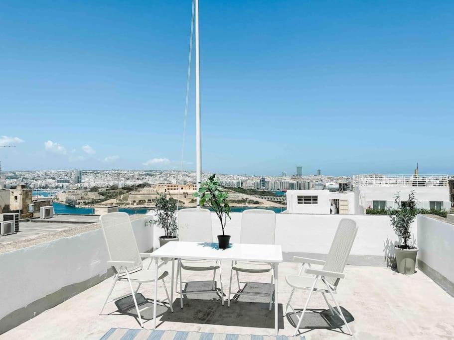 City Penthouse With Roof Terrace And Sea Views Valletta Luaran gambar