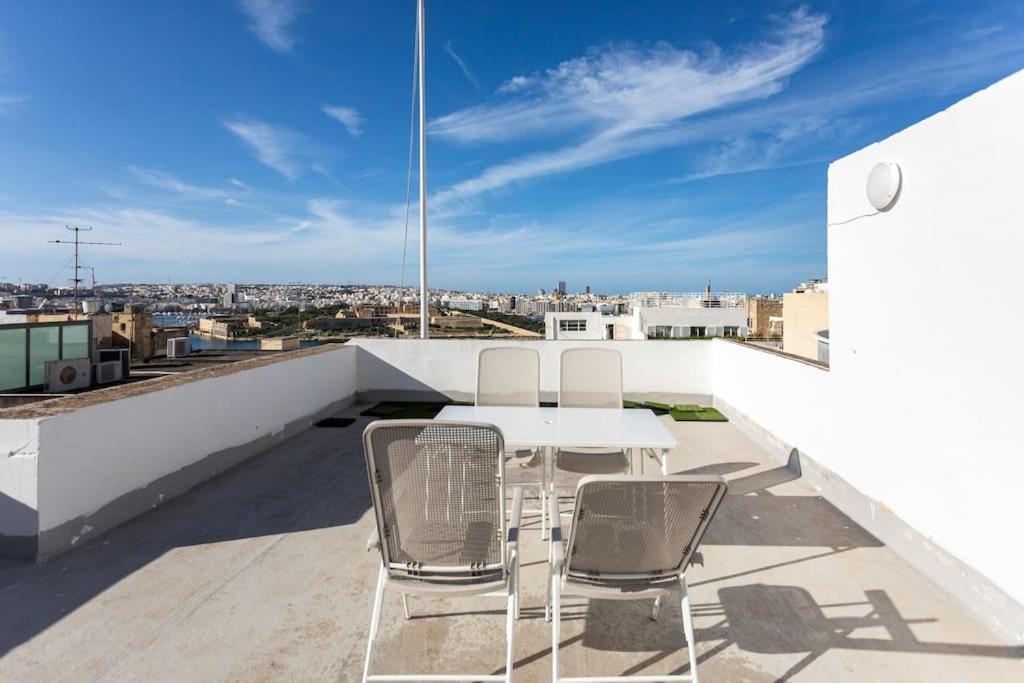 City Penthouse With Roof Terrace And Sea Views Valletta Luaran gambar
