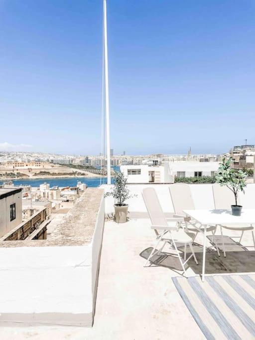 City Penthouse With Roof Terrace And Sea Views Valletta Luaran gambar